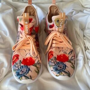 ALDO Slip On "Love and Respect" Sneakers - Sz 7 - Like New - Peach with flowers
